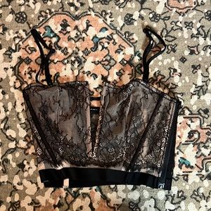 Victorias Secret lace bustier/bra in size XS. Rosy beige and black. NWT